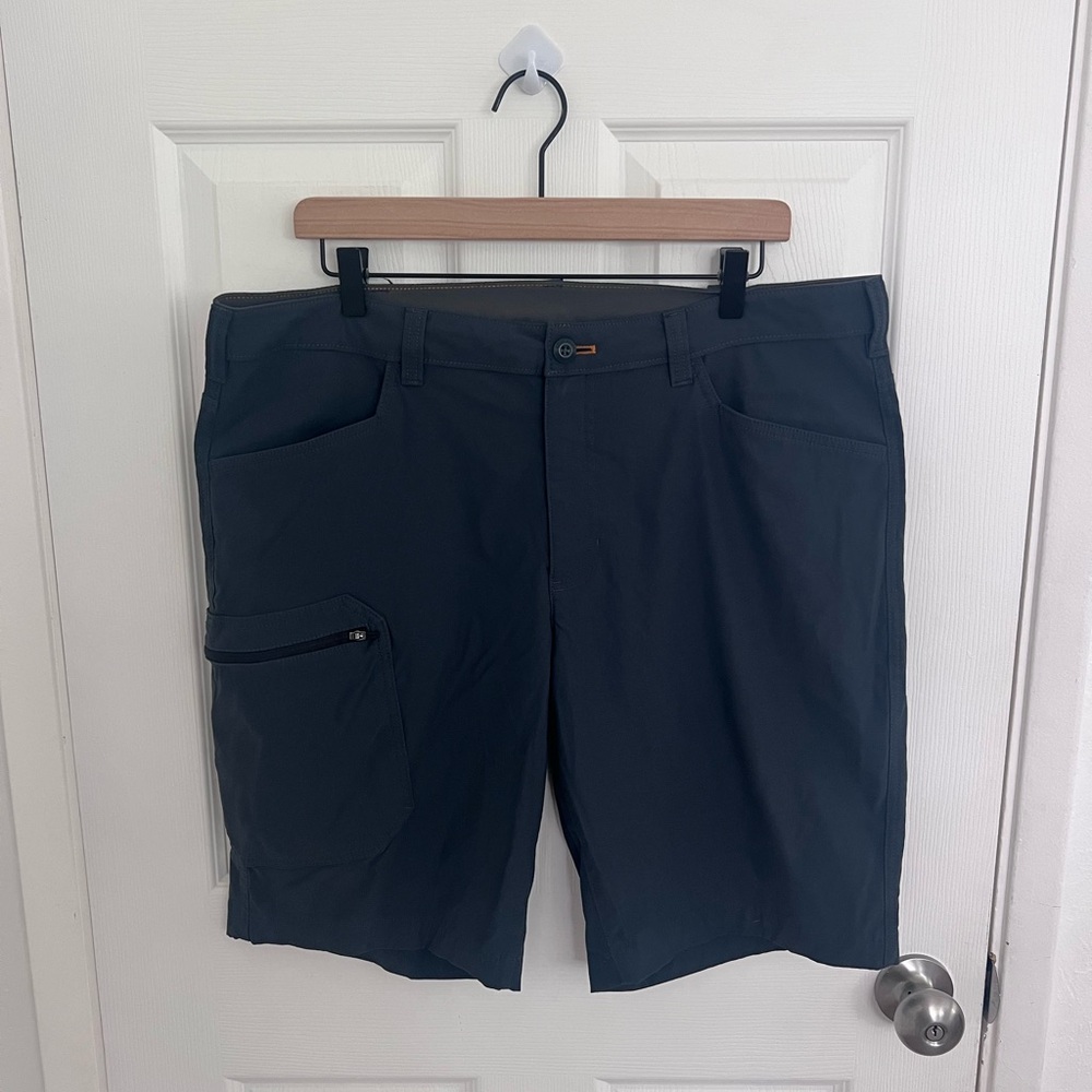Eddie Bauer Grey cargo shorts. Size: 38" #cargo‎ #outdoor